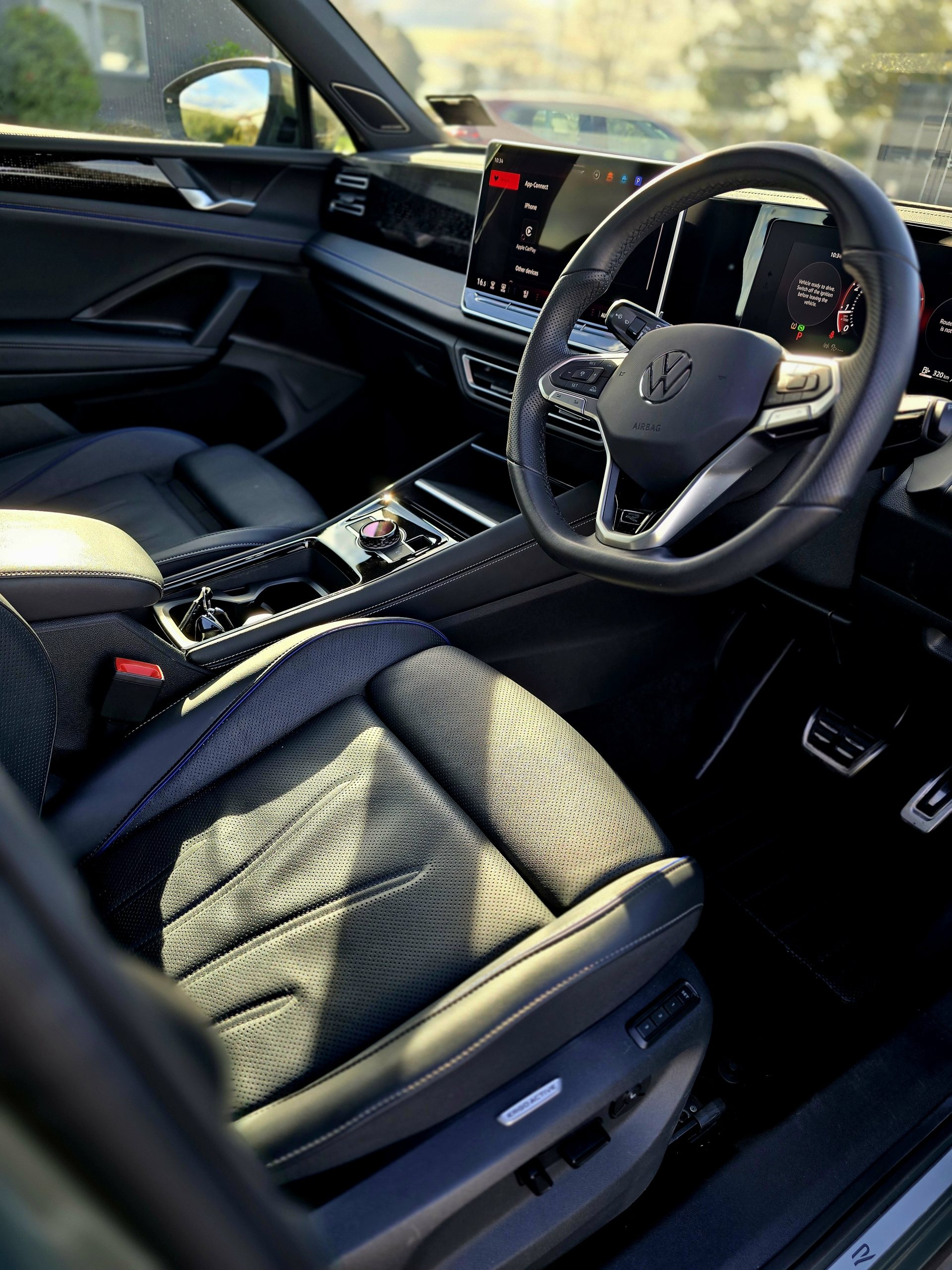 2025 Volkswagen Tiguan R-Line -12,169km's - Image 8