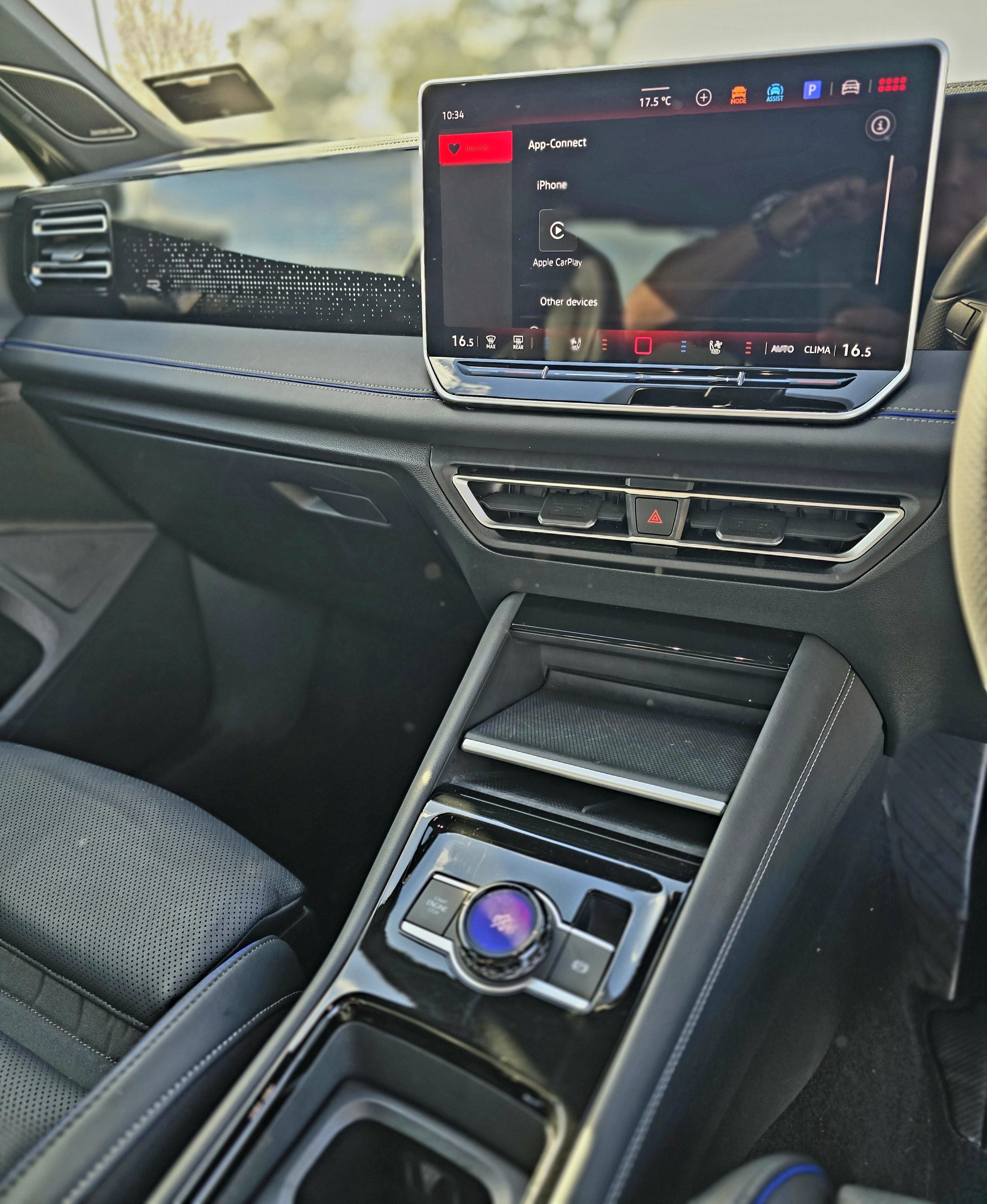 2025 Volkswagen Tiguan R-Line -12,169km's - Image 9