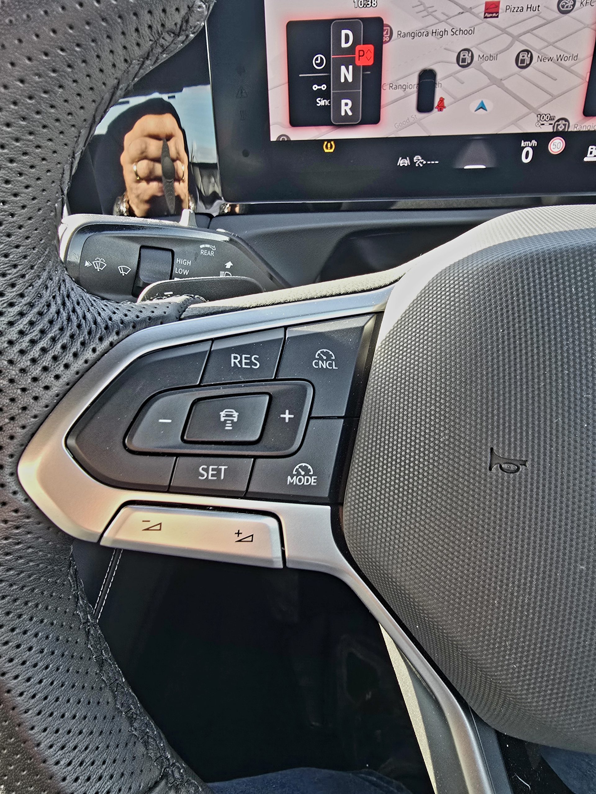 2025 Volkswagen Tiguan R-Line -12,169km's - Image 13