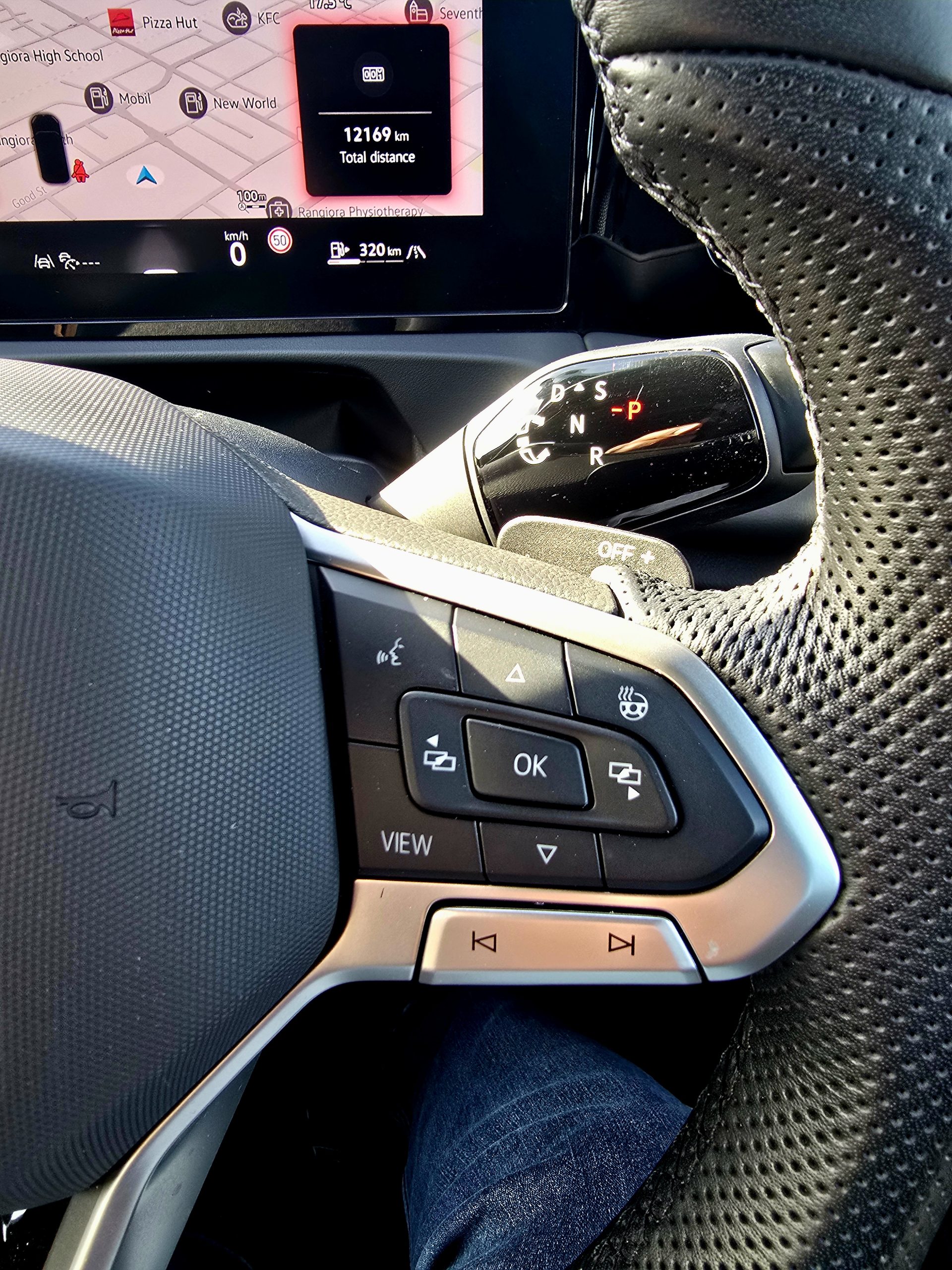 2025 Volkswagen Tiguan R-Line -12,169km's - Image 14