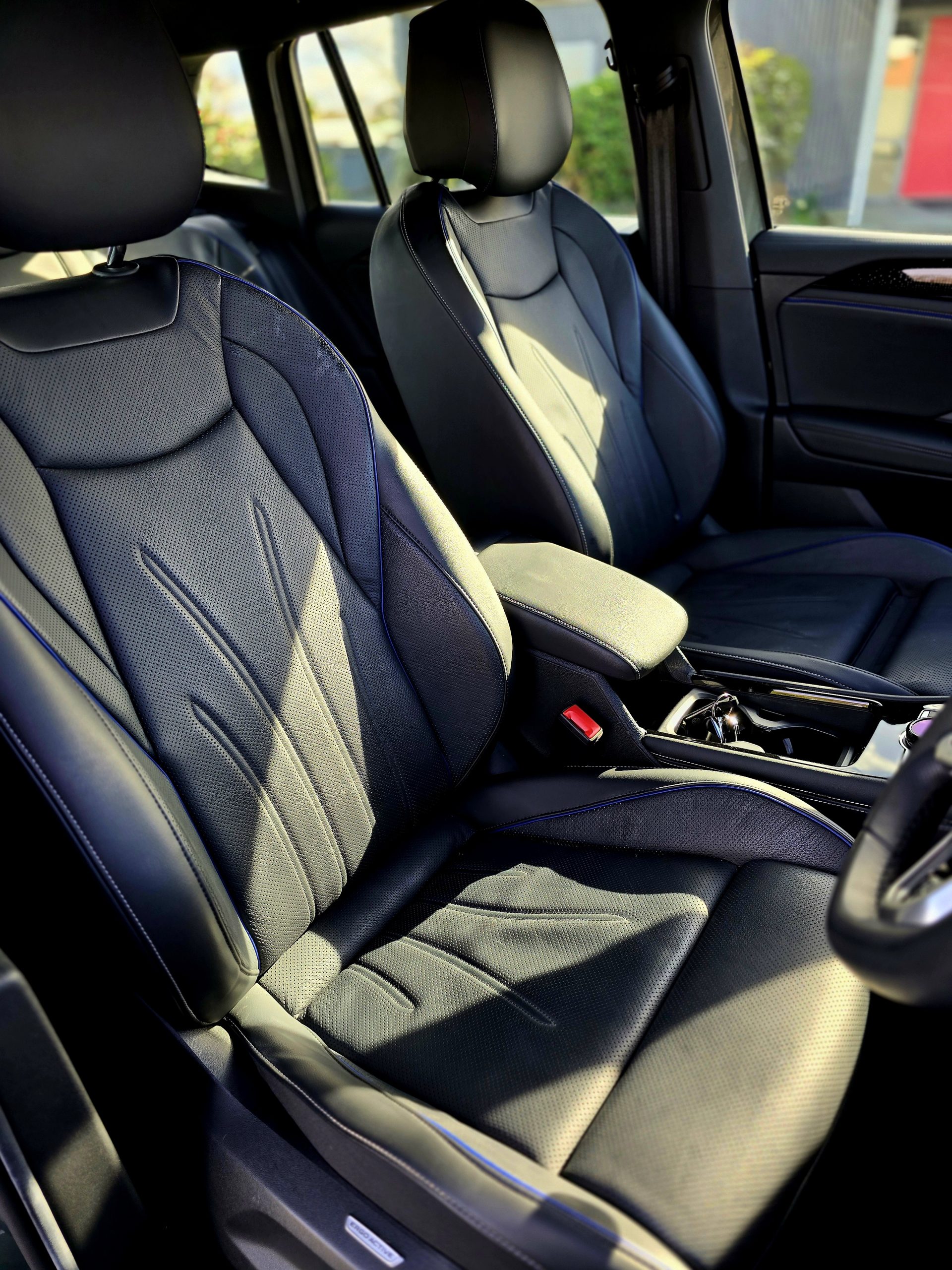 2025 Volkswagen Tiguan R-Line -12,169km's - Image 16